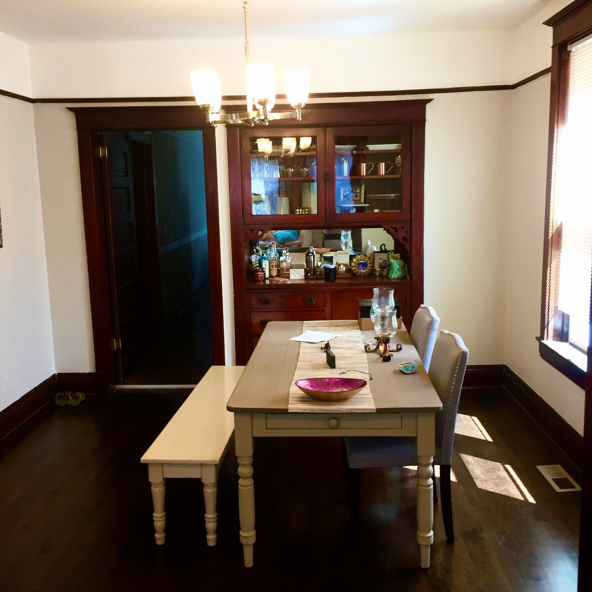 bright dining room - 644 W Schubert Ave