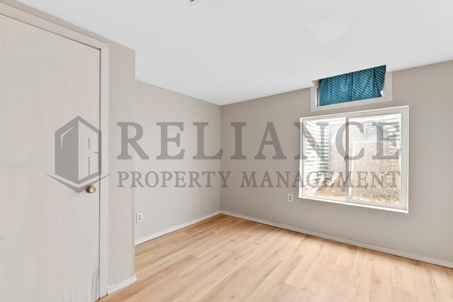 Building Photo - 1555 N Northeast Pkwy