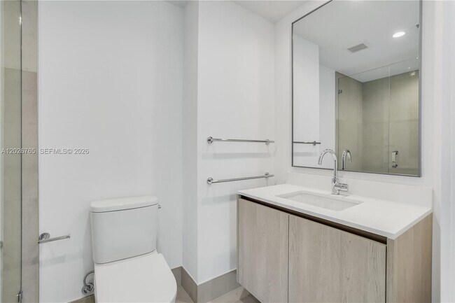 Building Photo - 9221 E Bay Harbor Dr