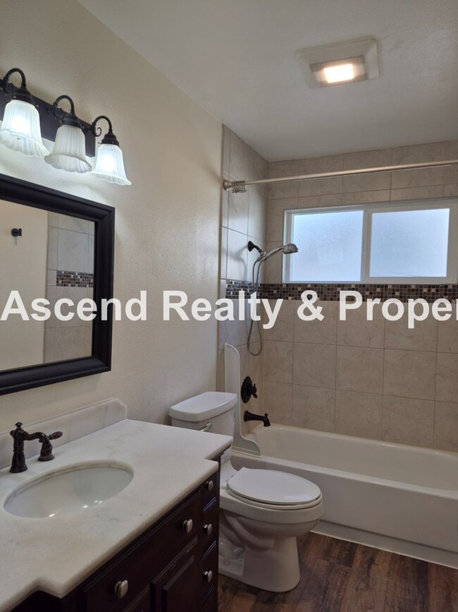 Building Photo - Need Space? This is the Place! Available NOW~Beautifully Updated 4Bed/3Bath Backs to Park Pets OK