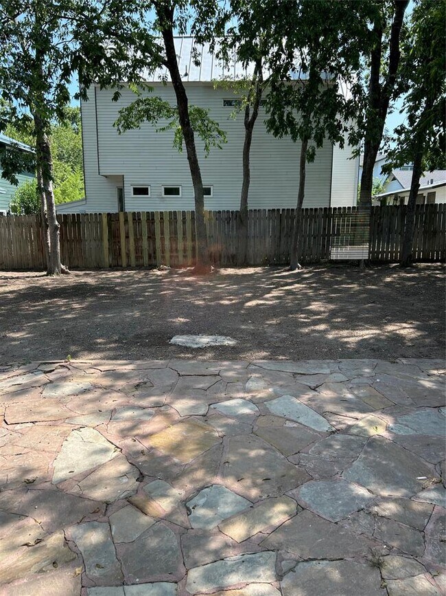 Building Photo - 2017 Karen Ave