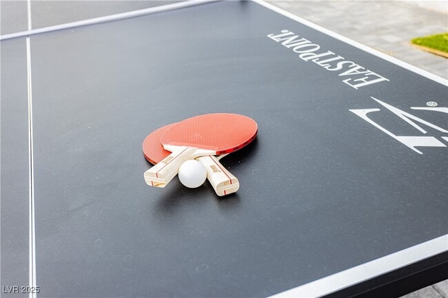 Building Photo - 522 E St Louis Ave