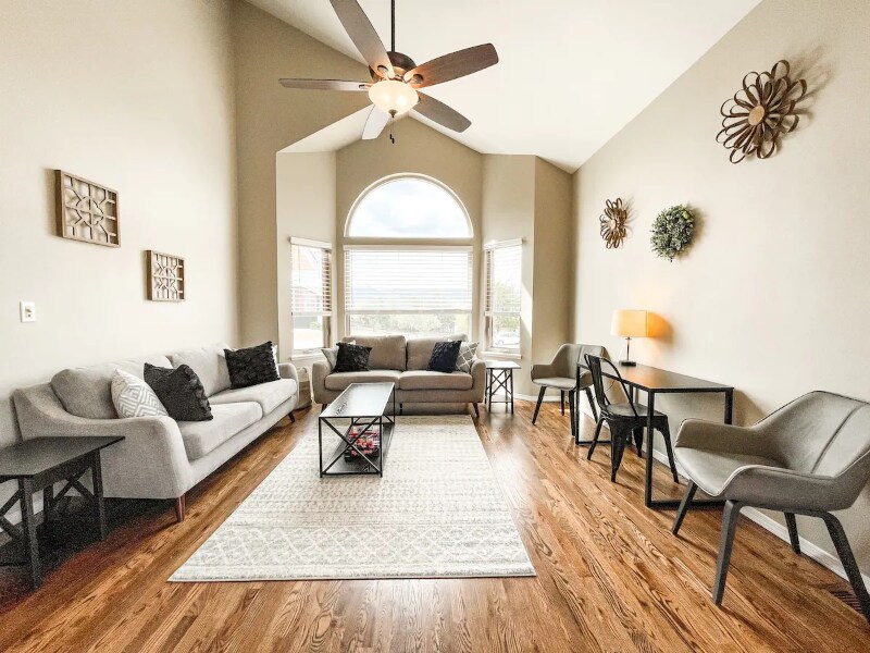 Building Photo - 15235 Diamondhead Ct