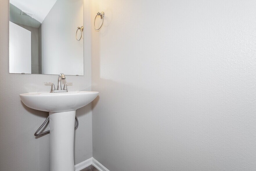 Building Photo - 316 Ranlo Ave