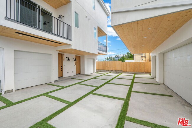 Building Photo - 5248 Auckland Ave