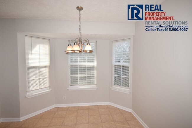 Building Photo - Adorable 3 bd house in the heart of Murfreesboro! Attached Garage!