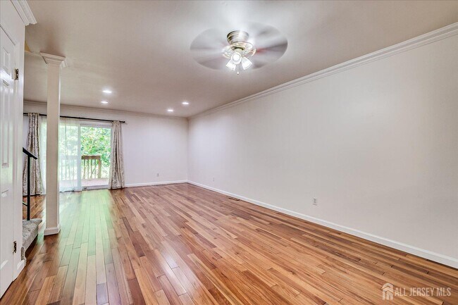 Building Photo - 6 Tulip Ct