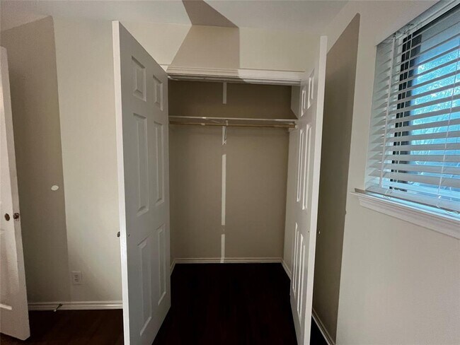 Building Photo - 5101 Meadow Creek Cove