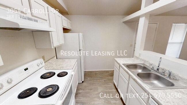 Building Photo - 3054 Carroll Dr