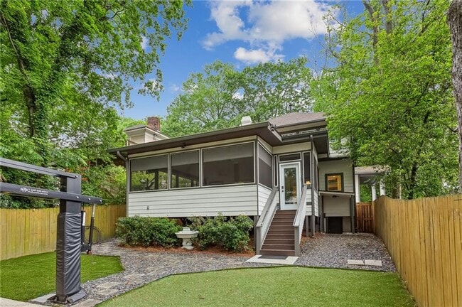 Building Photo - 843 Monroe Dr NE