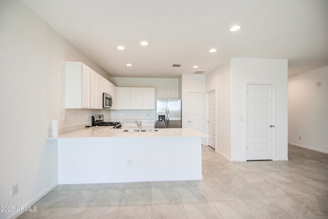 Building Photo - 4205 E Haley Dr