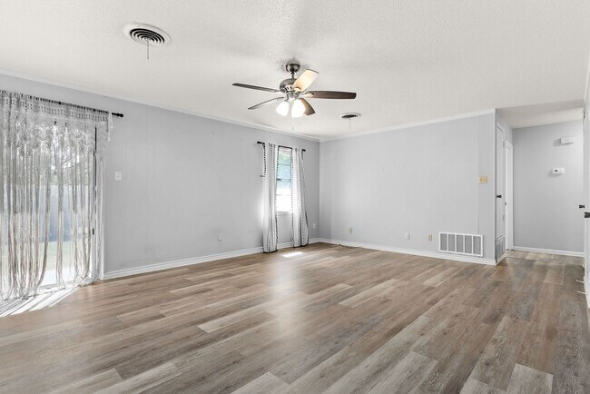 Building Photo - $500 off first months rent