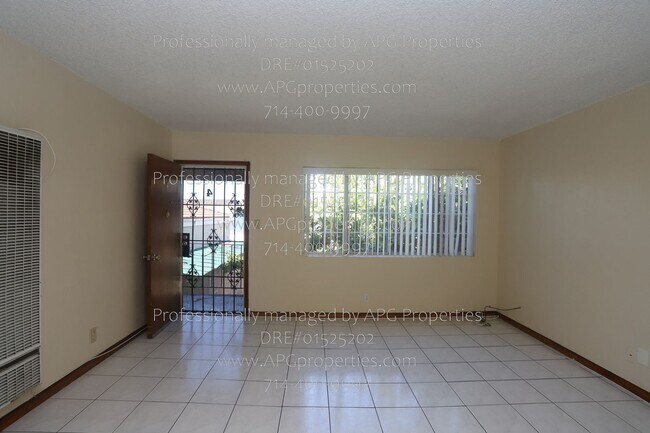 Building Photo - 830 E Anaheim St