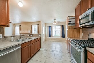 Building Photo - 13723 Rural Oak St