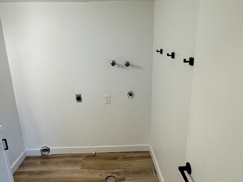 Building Photo - 174-180 W Foxbridge Dr