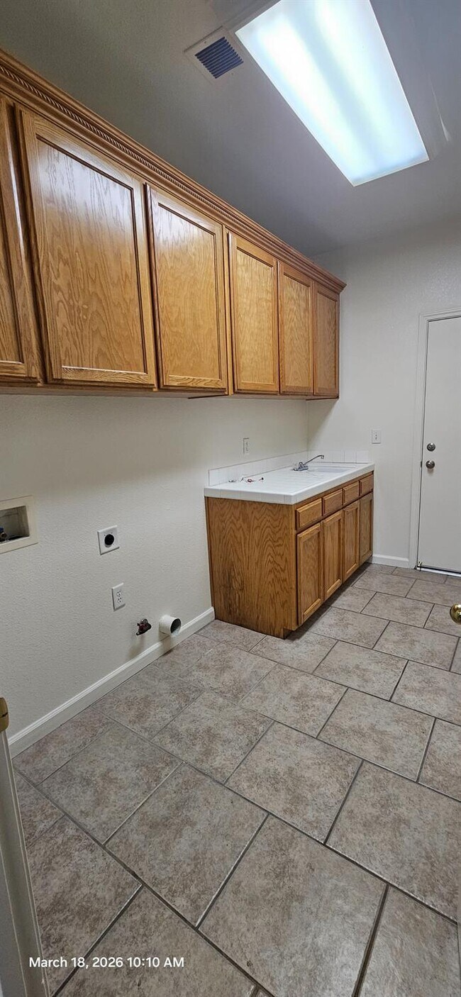 Building Photo - 106 Palm Ct