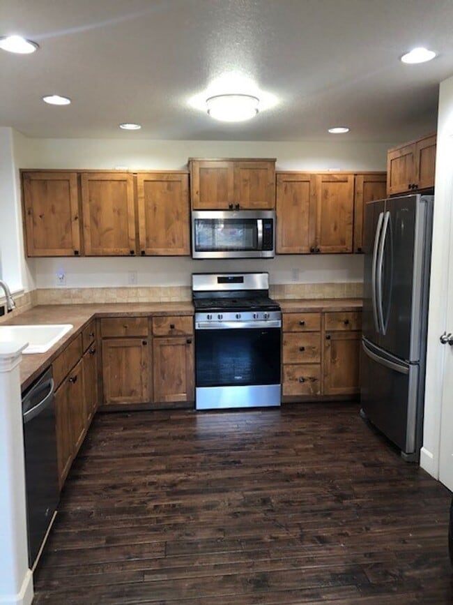Building Photo - Gorgeous 4 Bedroom Home in Sun Meadow