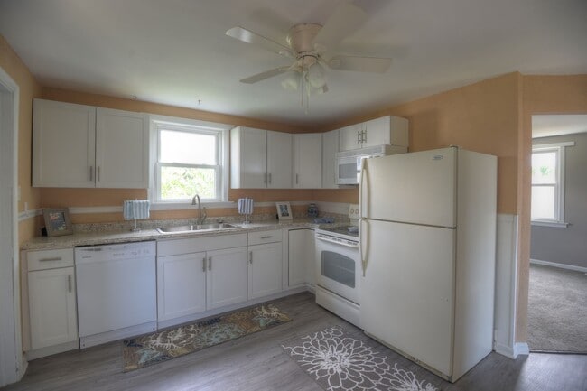 Building Photo - 2-Bedroom, 1-Bath Single-Family Home with Integral Garage and Renovated Interior for Rent