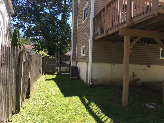 Building Photo - 27 Haddon Rd