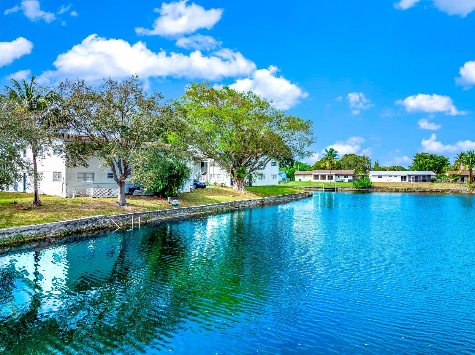 Building Photo - 374 Sunshine Dr