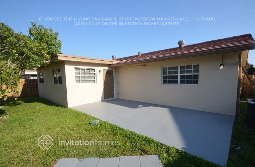 Building Photo - 9381 NW 33rd Pl