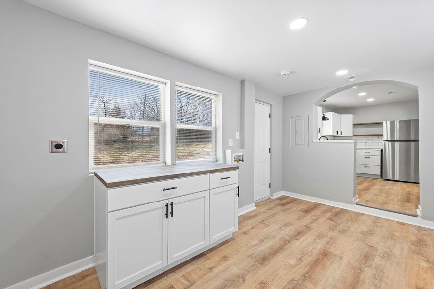 Building Photo - 5005 N Elmwood Ave