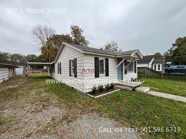 Building Photo - 809 S Wood St