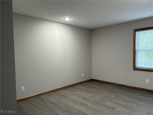 Building Photo - 430 2nd Dr NE