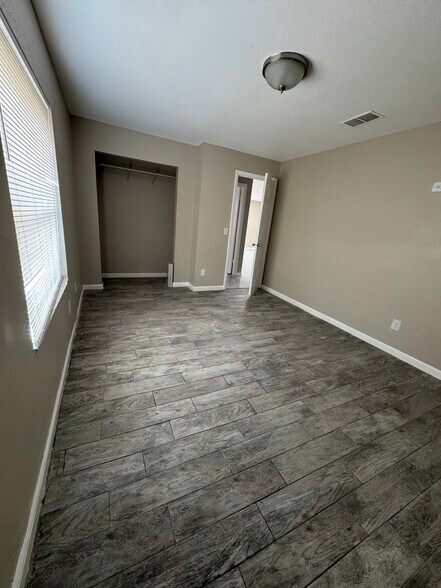 Building Photo - 103 N Hart Blvd