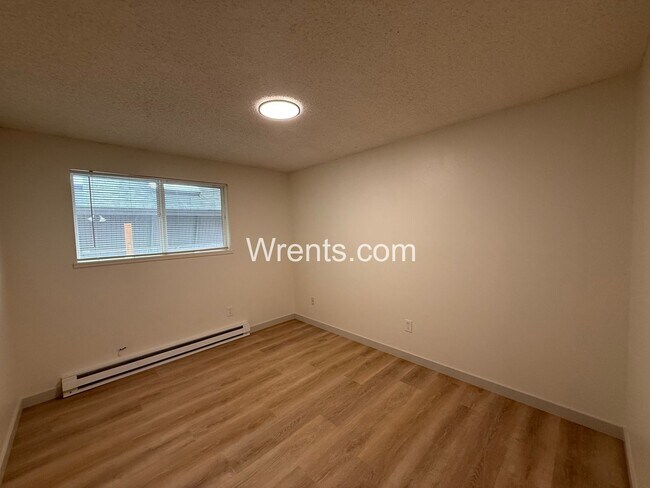 Building Photo - 104-104 W Cora Ave