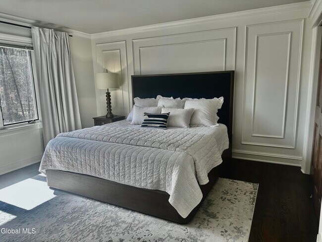 Building Photo - 9 Oakbrook Blvd