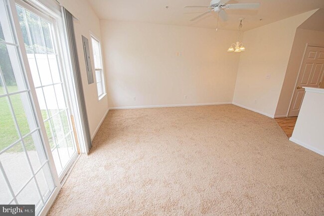 Building Photo - 438 Parkview Ct