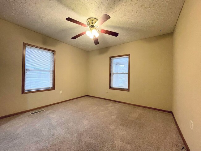 Building Photo - 2 Bedroom House With Basement
