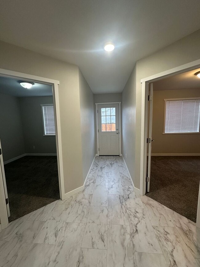 Building Photo - NEW LOWER PRICE~~~Brand New & Adorable 2 Bedroom, 2 Bathroom Unit in Saint Anthony!