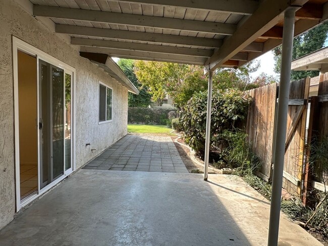 Building Photo - 409 Quailridge Rd