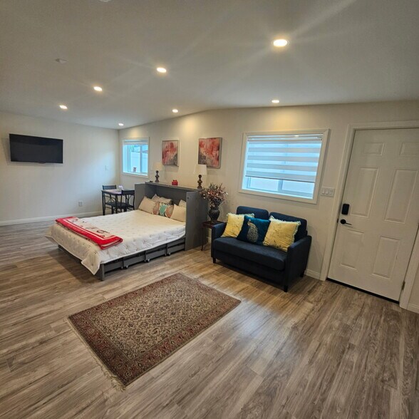 Building Photo - 4510 Willens Ave