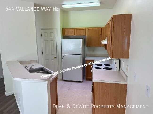 Building Photo - 644 Vallance Way NE