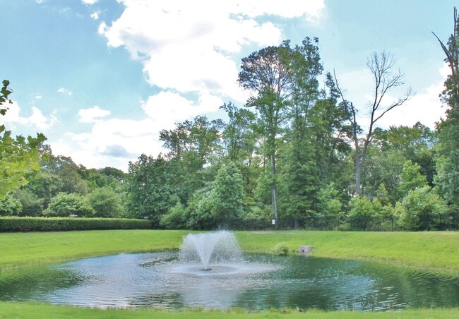 Building Photo - 2 Bedroom Condo w/Open Floor-Plan & Stainless Steel Appliances! Some Utilities Included!
