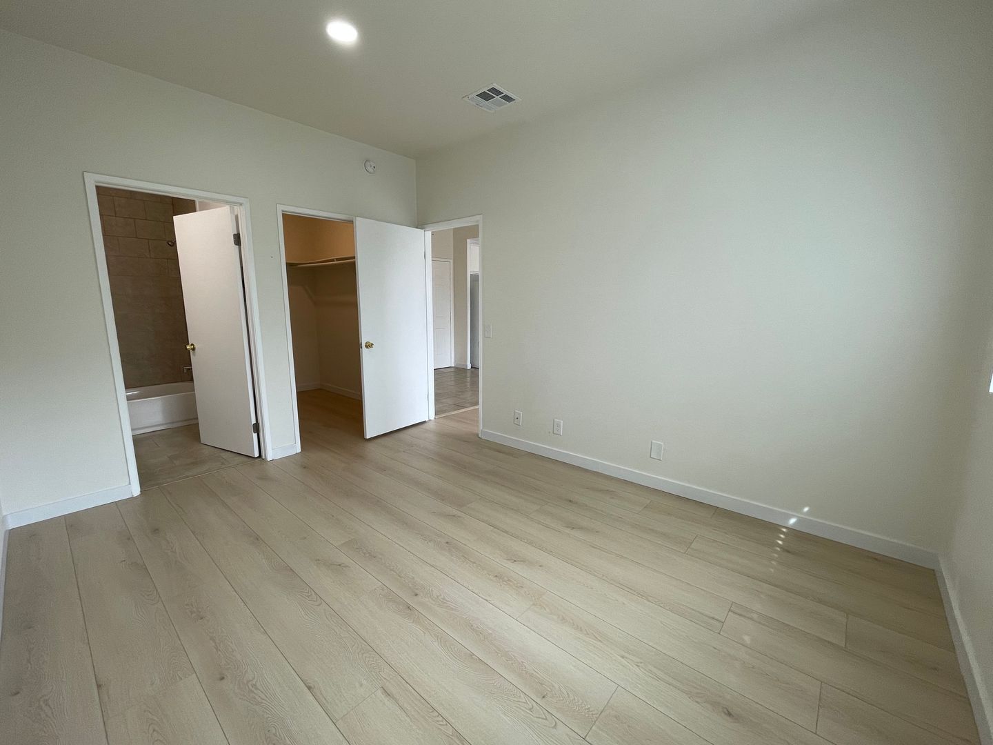 Building Photo - 11459 Collins St