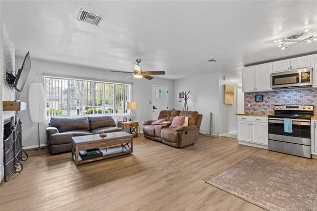 Building Photo - 4618 SE 2nd Pl