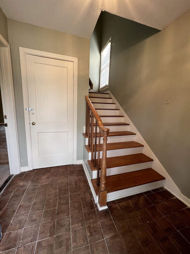 Building Photo - 430 Bryn Mawr Dr