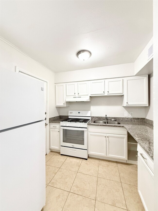 Building Photo - 1141 N Durham Dr