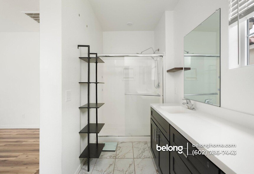 Building Photo - 221 E Balsam Dr