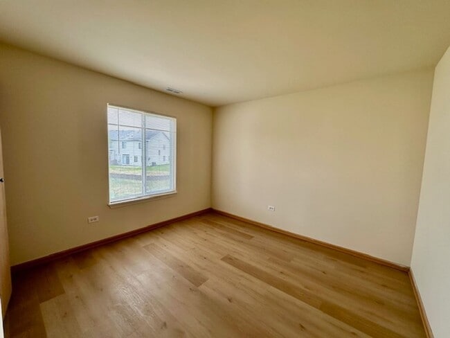 Building Photo - Newly Updated 3 Bedroom 2.5 Baths. One Car...