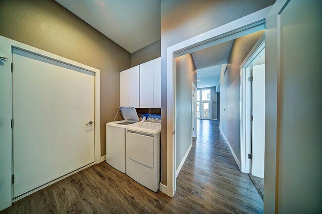 Building Photo - 704 American Pharaoh Dr