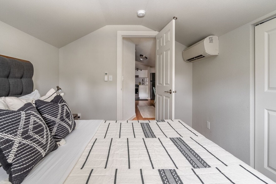 Building Photo - 3046 NE Glisan St