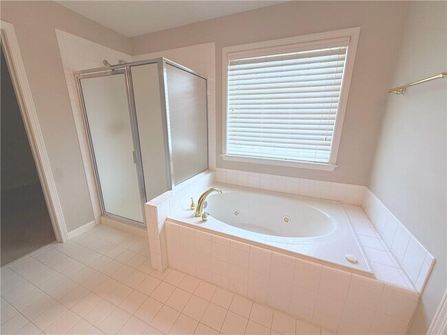 Building Photo - 12442 Waterside Dr