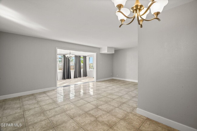 Building Photo - 317 Olivia Cir