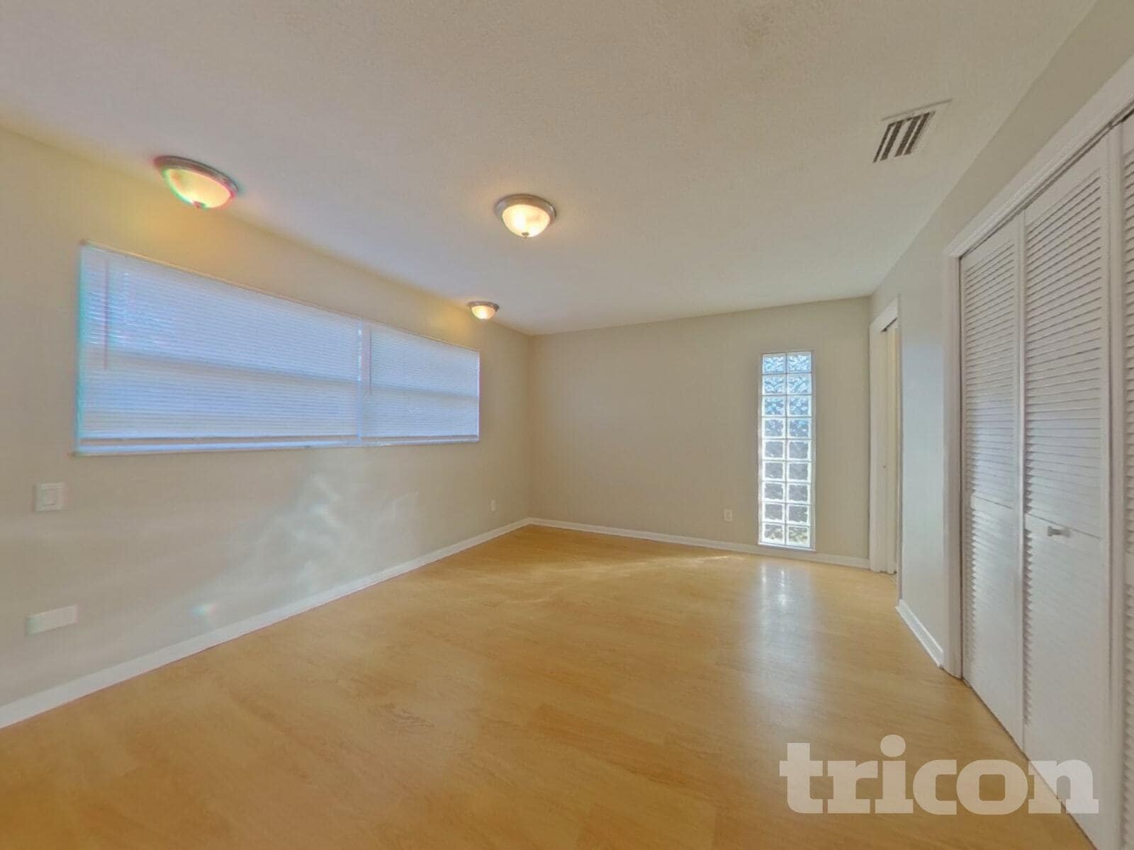 Building Photo - 1337 Hamlin Dr