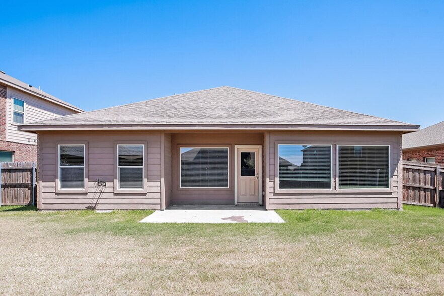 Building Photo - 5126 Meadow Ln